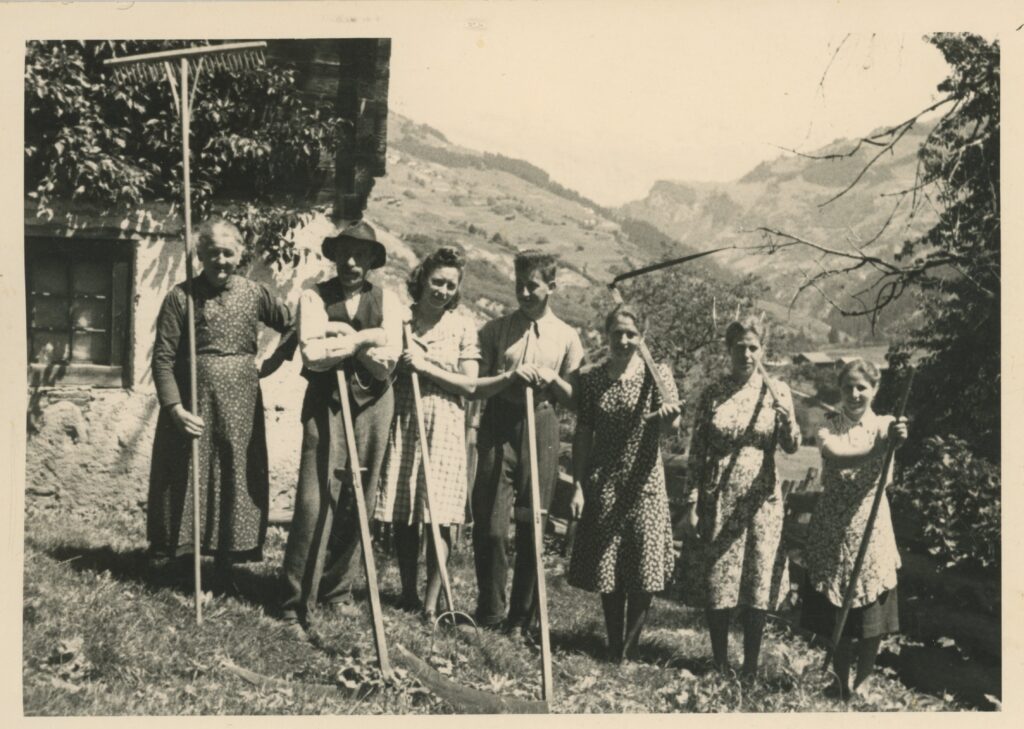Bauernfamilie 1940 in Surcasti
