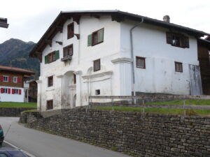 Casa caplutta Surcasti
